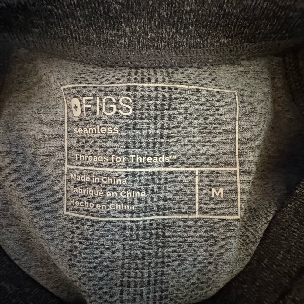 Figs Women’s Salta Seamless Long sleeve Under scrub in Graphite - Picture 5 of 10